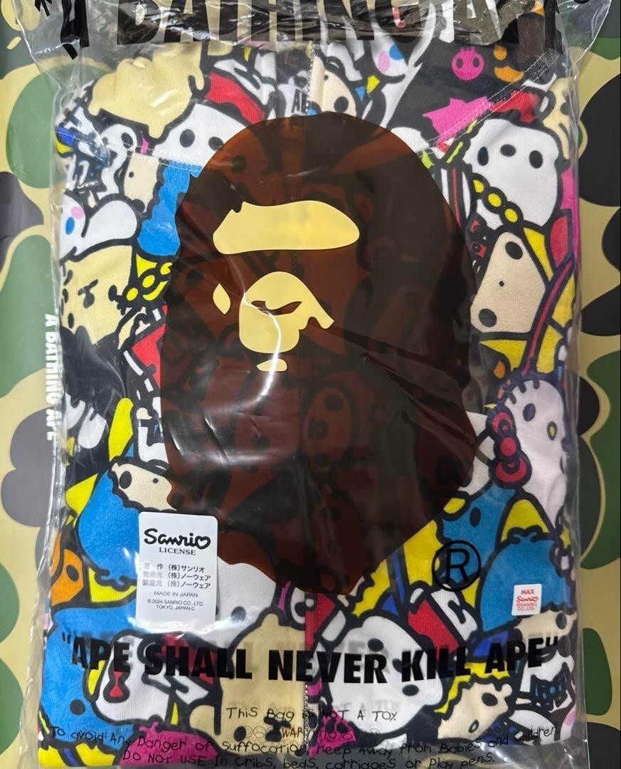 Bape x Sanrio Characters Baby Milo Shark Full Zip Up Men's Bape x Sanrio Characters Baby Milo Shark Full Zip Up Men's