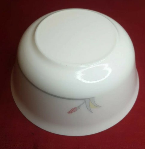 Arcopal mixing salad serving bowl, pastel flowers French, milk glass 80s vintage - Picture 7 of 10