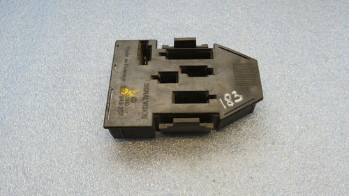 AUDI / VW PASSAT - Rückleuchte Lampenträger / HINTEN / 333945257 SIGNALVISION