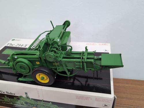 1/16 Ertl Farm Toy Precision Classics #11 John Deere 214-T Twine-Tie Baler - Picture 3 of 5