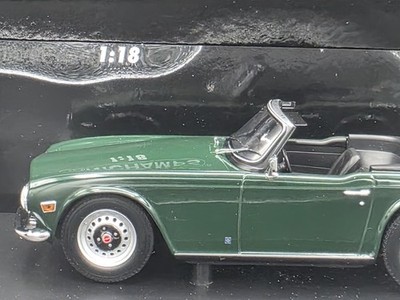 Minichamps 1969 Triumph TR6 1:18 Scale Diecast Model Car Racing