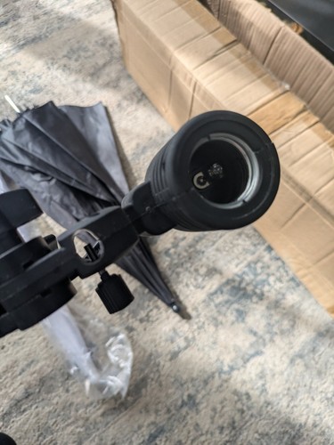 Photography Lighting Tripod With Light Holder And Four Umbrellas - Picture 4 of 8