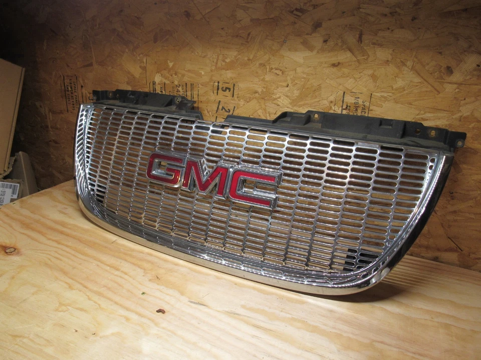 GMC Yukon 2007-2014 parrilla superior delantera cromada Foto 3 de 4