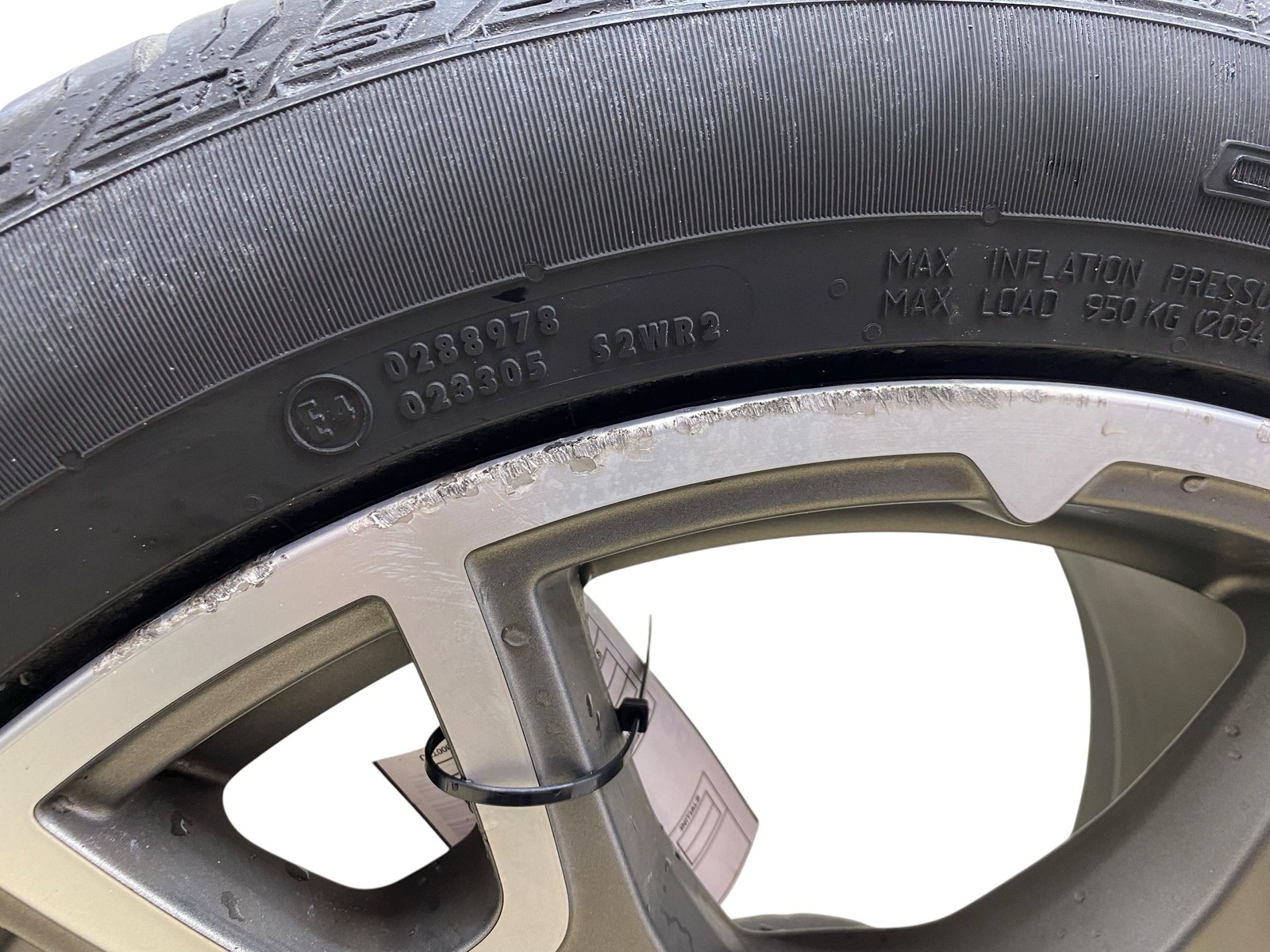 2021 MASERATI LEVANTE M161 20X10.5 5 SPOKE WHEEL W/ TIRE | DARK GRAY *CURB RASH*