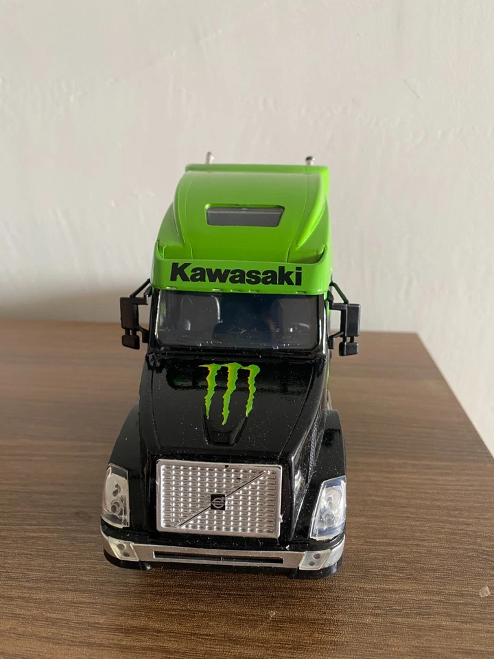 1:32 Volvo Kawasaki Truck Diecast Model Toy Newray - Image 3 of 4