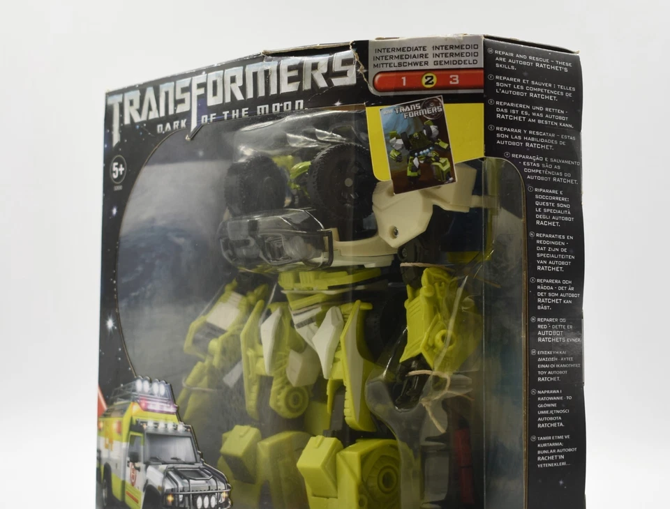 Transformers Dark of The Moon - Ratchet (Leader Class) Deluxe Action Figure - Image 2 of 3