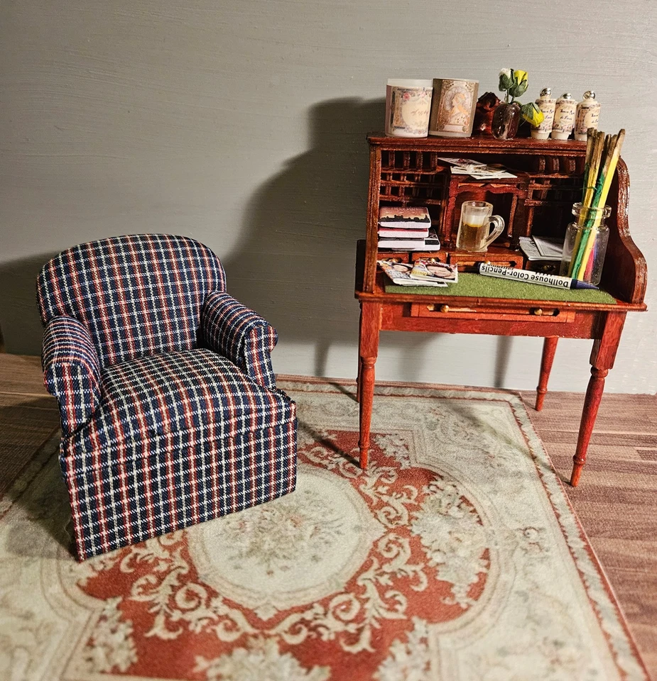 Escritorio de secretaria para casa de muñecas escala 1:12, silla Bespaq, alfombra y accesorios Foto 2 de 4