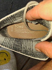 TOMS Women  s Beige Canvas Slip-On Flats Closed Toe Casual US 7.5 Logo