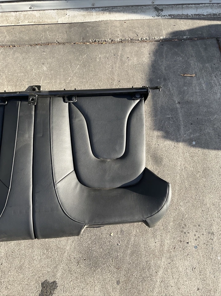 Audi A5 Quattro 2013-2017 convertible parte del asiento superior trasero - cuero gris Foto 3 de 4