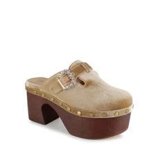 Zigi Macarena Clogs in Nude Velvet Size 7