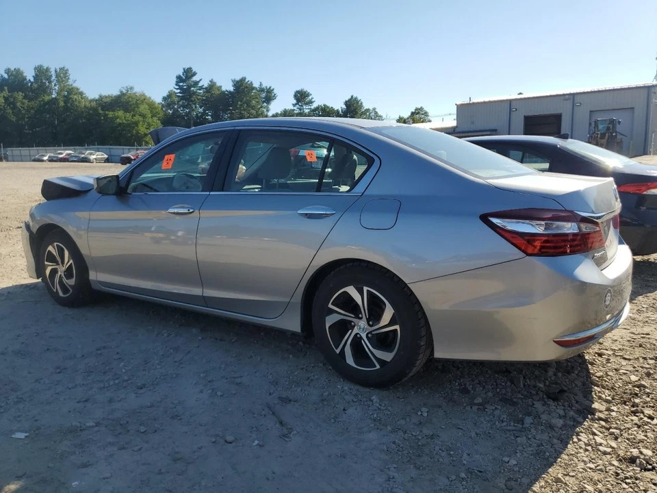 Used Rear Left Door Assembly Rear Side fits: 2017 Honda Accord electric LX L. Re Foto 2 de 4