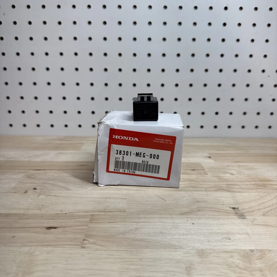 Relé de señal de giro OEM Honda 38301-MEG-000 VT750 GL1800 CBR1000 ST1300 CB600F Foto 4 de 4