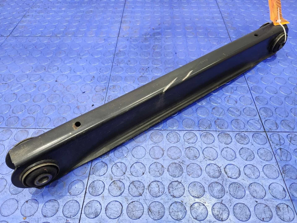 Brazo de control inferior trasero izquierdo o derecho Chevy Tahoe 2011-2020 OEM 22868629 Foto 4 de 4