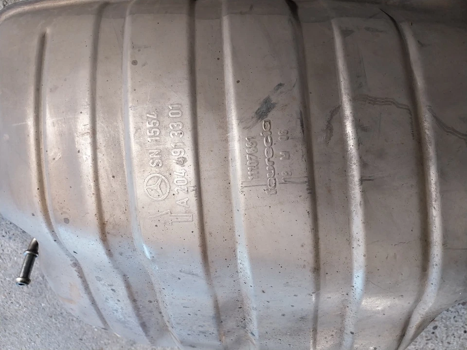 Je vends ce silencieux arrière (marmite d'échappement) d'origine Mercedes-Benz. - Photo 3/4