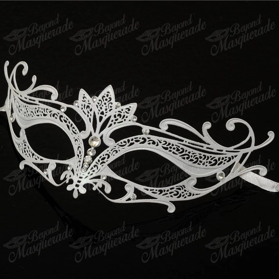 Máscara de mascarada veneciana de metal de filigrana cortada con láser Majestic Lotus para mujer [blanca] Foto 3 de 4