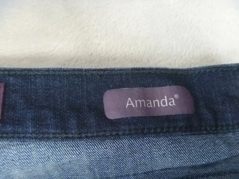 Lot of 3 Gloria Vanderbilt Amanda Jeans Womens Size 16 Denim-Dark, Medium, Beige - Image 4 of 4