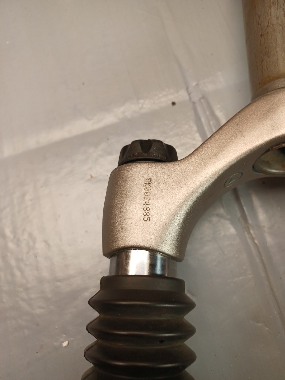 1-1/8 26" Manitou Six Fork 100mm Travel 110mm Axle Disk & Stud Mounts Take Off