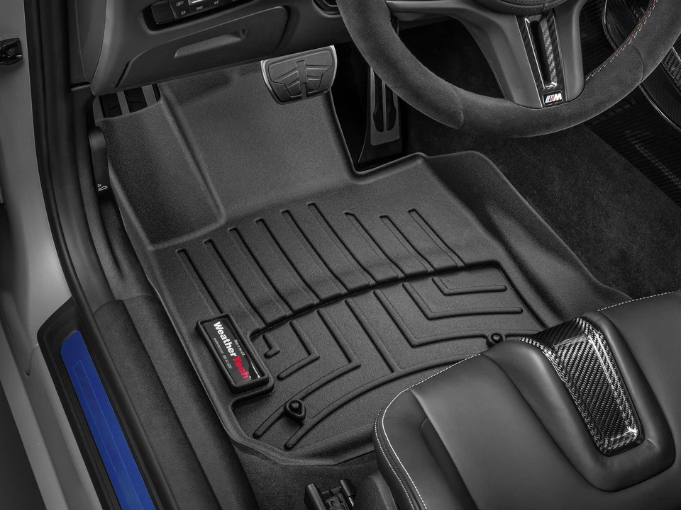 Forro de piso WeatherTech para BMW M4 Competition 2022-2026 - 1ª fila, negro Foto 2 de 4