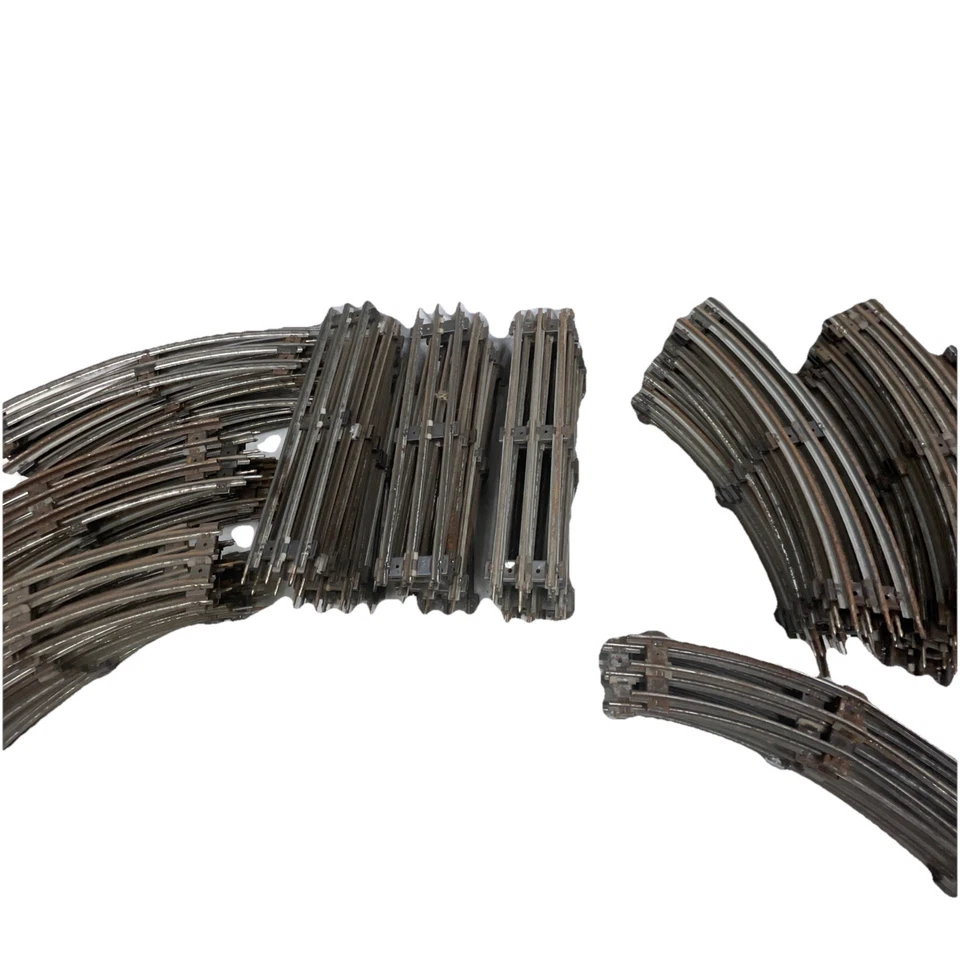 VINTAGE LOT 98 Pieces LIONEL RAILROAD TRACKS O-27(67 Curves-31 Straights) - Image 3 of 4