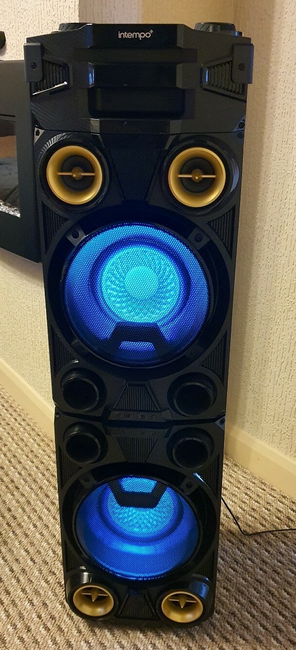 intempo portable party speaker with microphone