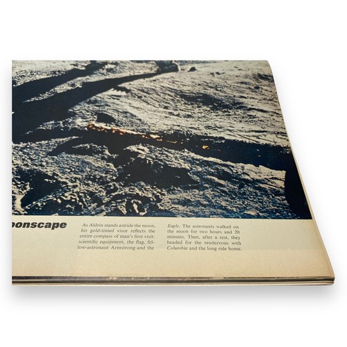 August 8 1969 - LIFE Magazine - On The Moon - Photographs - Neil Armstrong - Foto 10 di 15