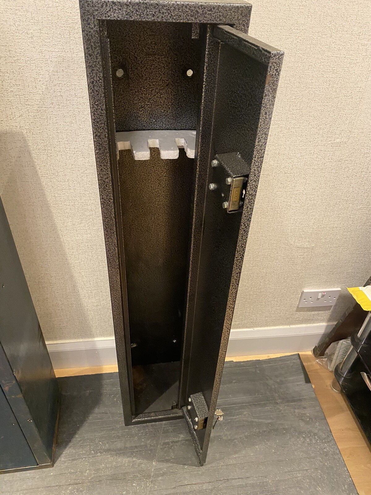 Gun used With 2 Keys Cash On Collection eBay