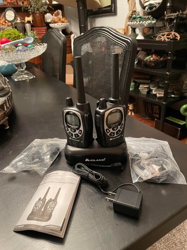 Midland GXT1000VP4 GMRS Walkie Talkie 2-Pack + Headsets and Charger Open Box - Zdjęcie 3 z 6