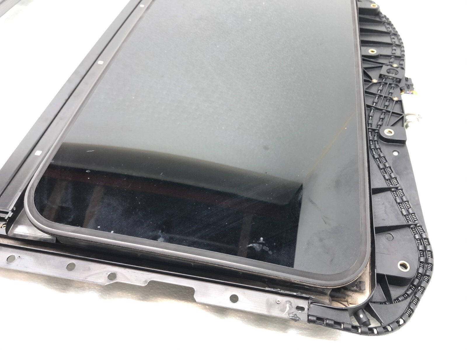 2014-2019 MASERATI GHIBLI FRONT SUNROOF MOONROOF ASSEMBLY OEM.