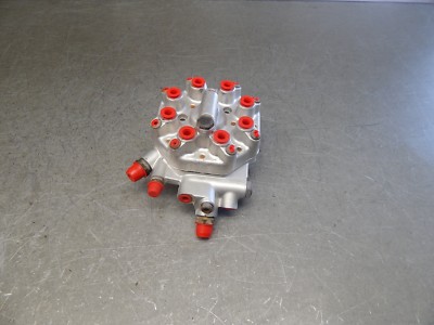 380SLC 380SL 380SEL 380SE 500SEC 500SEL Fuel Distributor 0438100088 