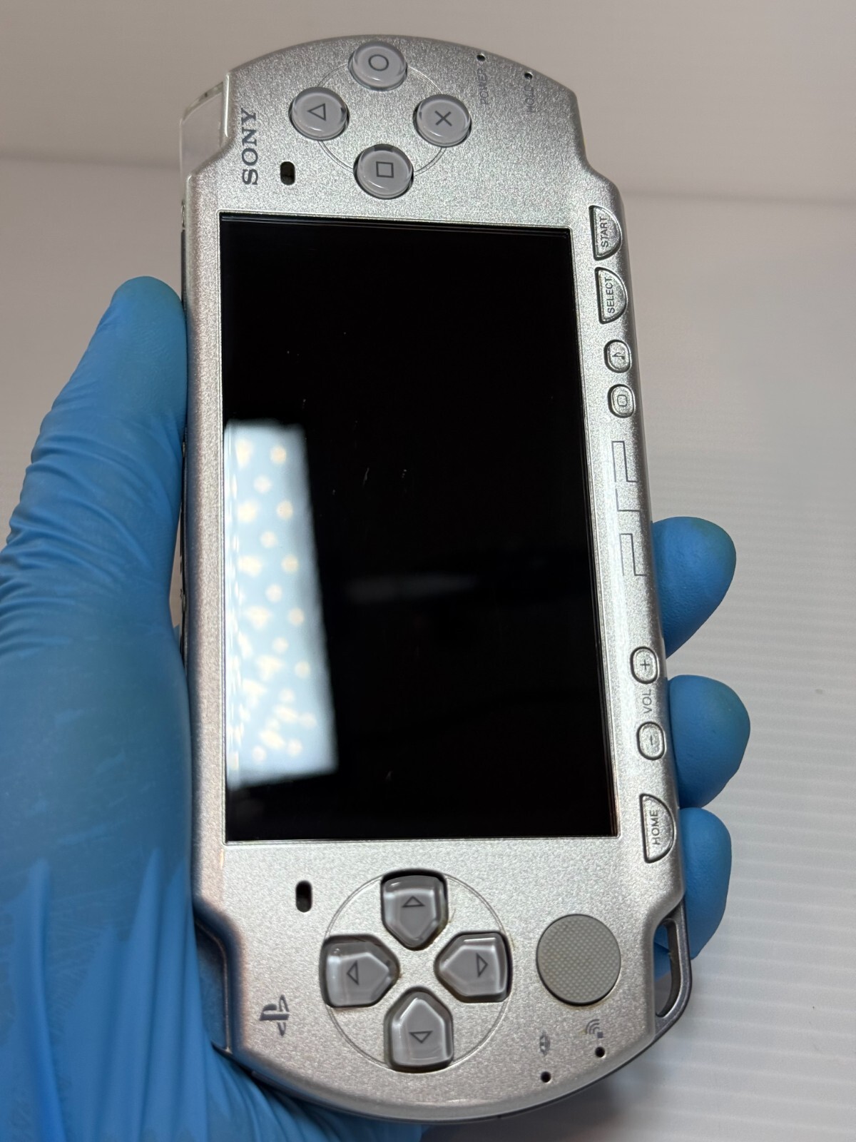 Sony PSP-2000 PSP 2000 Console Silver Complete in box Region free - Excellent