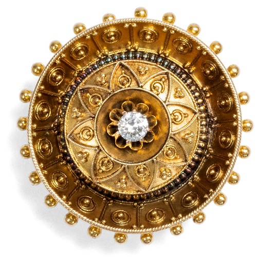 Um 1880: Antique Photo Medallion Brooch, 14 CT Gol