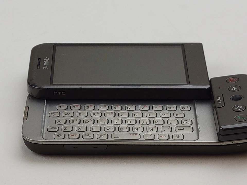 Smartphone HTC Dream Google G1 (DREA100) 256MB (T-Mobile) Marrón Android - J6344 Foto 3 de 4