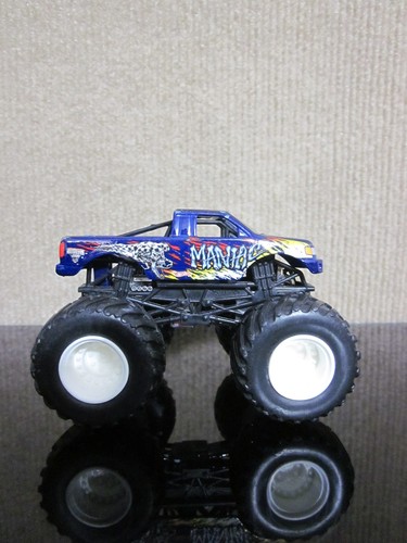 Hot Wheels Monster Jam Maniac Monster Truck 1:64 - Picture 8 of 14