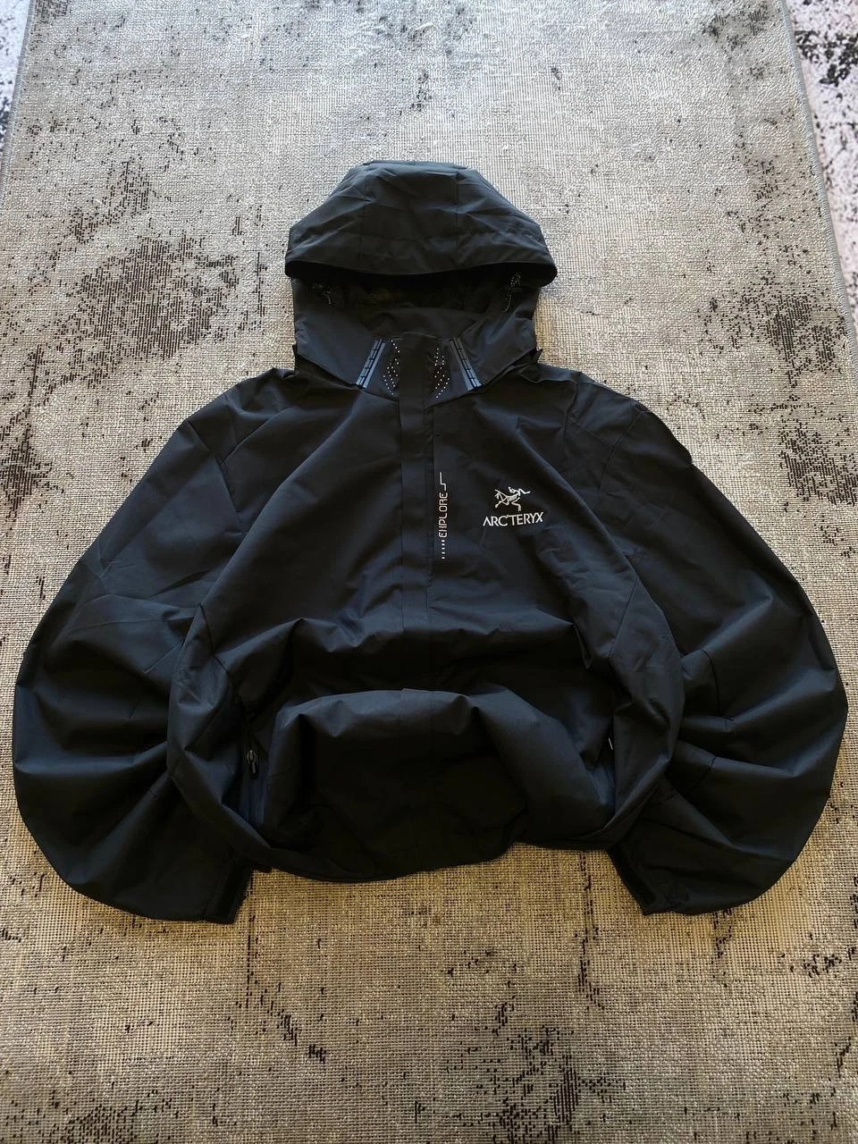 Arcteryx  Black Mens Windbreaker Jacket size Medium image 1