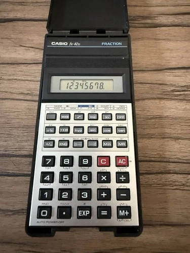 Calculatrice Casio fx-82D fraction , fonctionnelle .