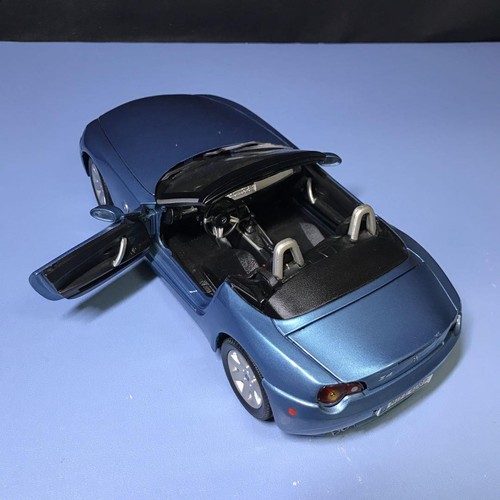 Auto in miniatura Bmw Z4 blu metallizzato 1/18 aperta - Foto 7 di 11