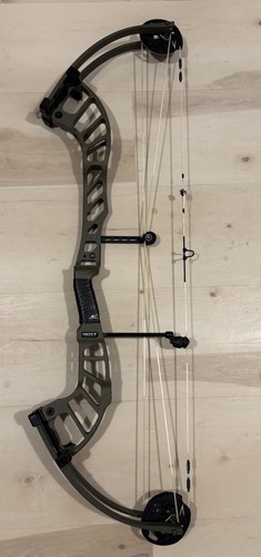 Hoyt Altus 38 - RH 50-60lbs Wilderness 28” 1.2 Mod