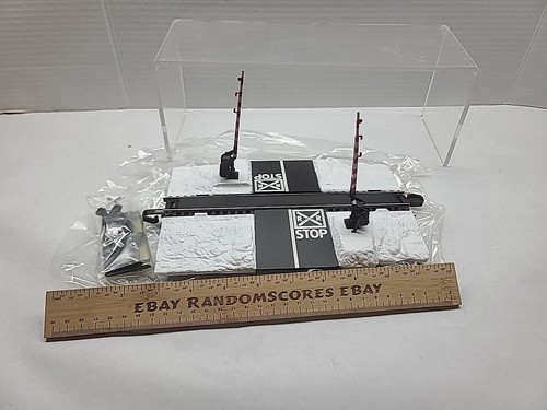 New Bachmann HO Scale EZ Track Dual Crossing Gate Weight Activated (Snow Winter) - Picture 1 of 6