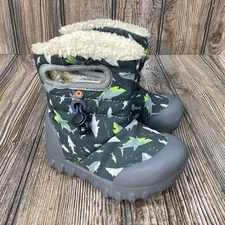 BOGS B Moc Sharks Infants Kids Lined Snow Boots Size 5 Winter Snow Outdoors NEW