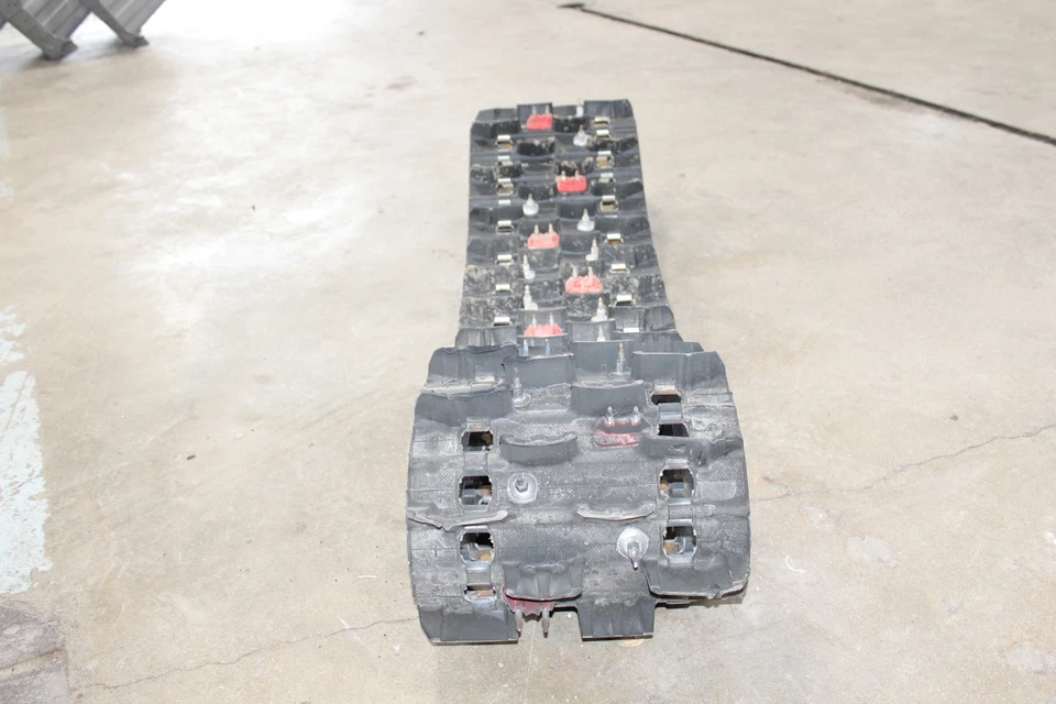 2016 Polaris IQ 600 RACER OEM SNOW CROSS TRACK, 128 X 15 X 1. 5450277 - Image 2 of 4