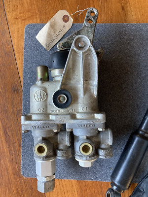 NOS Mercedes Wabco Heavy Truck Mog Air Brake Power Regulator Control Valve Lever