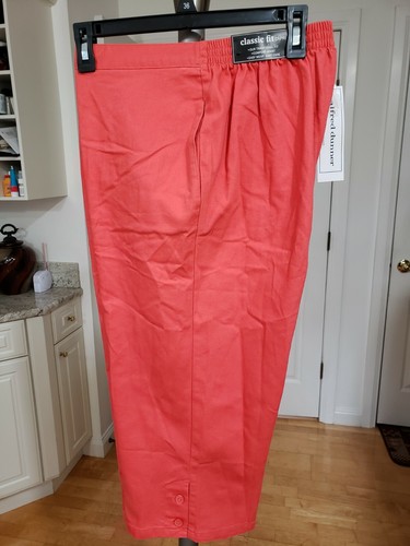 NWT Alfred Dunner Women's Capri Pants "PARROT CAY" Choose Color & Size - Picture 2 of 7
