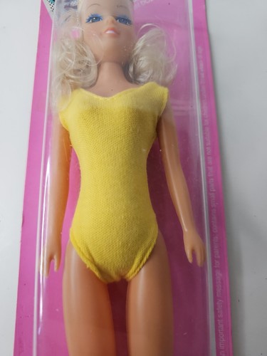 Totsy Flair 11,5 Zoll Puppe lockige blonde Haare gelb Badeanzug 11401 Barbie Clone Vintage - Bild 9 von 9