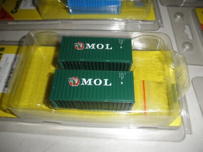 Mitsui Osk Lines - MOAL -   20' corrugated  container   2pk