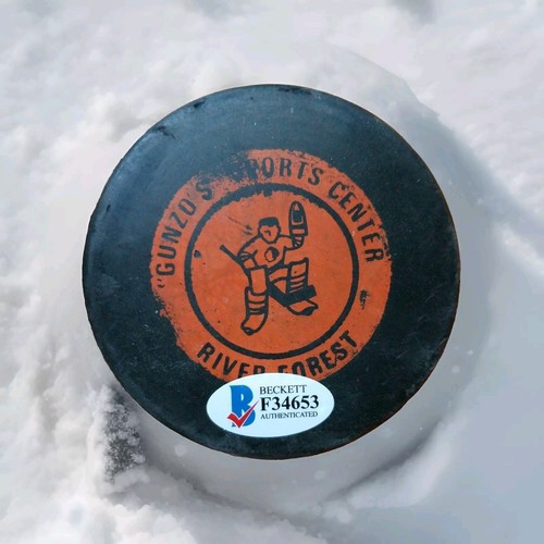 BECKETT BOBBY HULL HOF SIGNED VINTAGE CHICAGO BLACKHAWKS NHL PRACTICE PUCK - Picture 4 of 10
