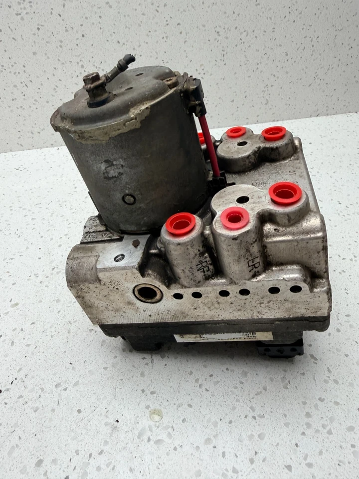 GM OEM ABS UNIDAD MÓDULO DE CONTROL BOMBA ANTIBLOQUEO USADO B359-26 Foto 2 de 4