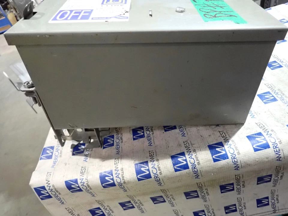 Enchufe de bus cuadrado D PFA32030GN 3 fases 4W 30 amp 240v interruptor estilo busway interruptor Foto 3 de 4