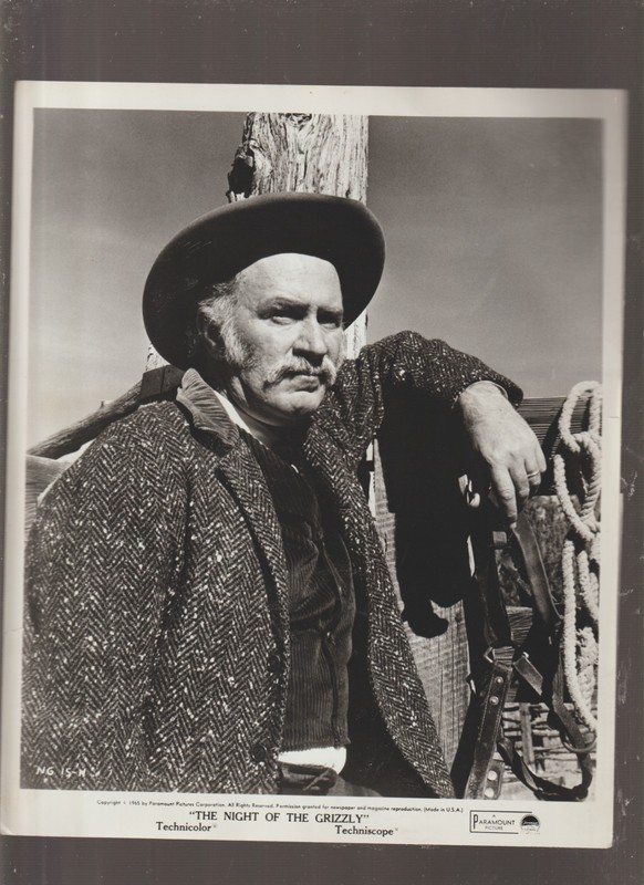 8X10 B&W   PHOTO OF-SCENE- KEENAN WYNN -ORIGINAL