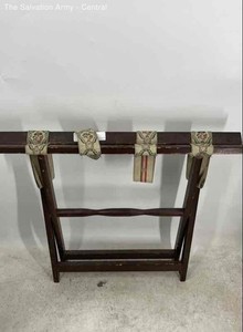 Scheibe Multicolor Floral Print Folding Wooden Luggage Rack With Tapestry Straps