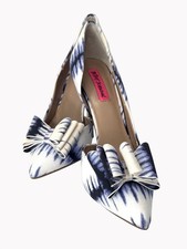 Betsey Johnson Prince Pumps Bow Heels Womens Size 10 Pointed Toe Stiletto